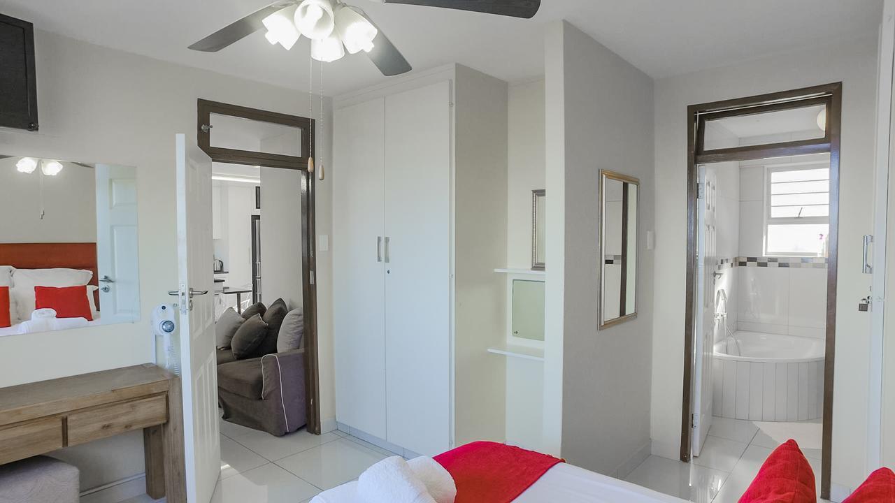 South Coast Beachfront Holiday Apartments 아만짐토티 외부 사진
