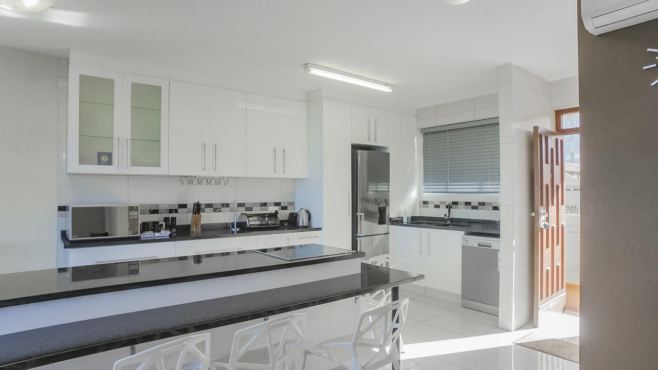 South Coast Beachfront Holiday Apartments 아만짐토티 외부 사진